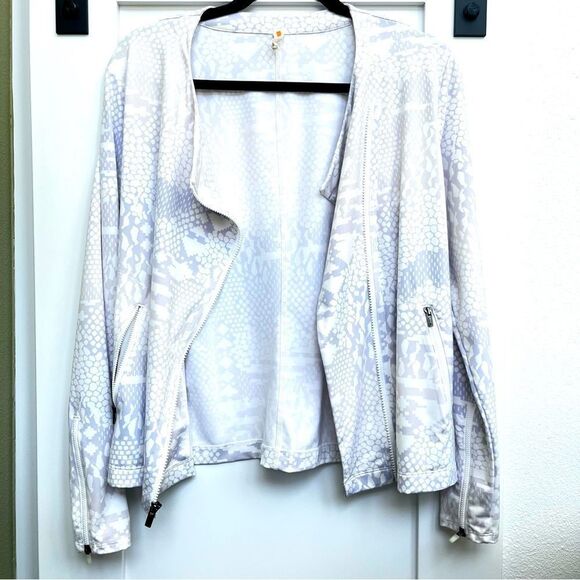 Lucy Asymmetrical Activewear Jacket - Size M - Picture 9 of 12
